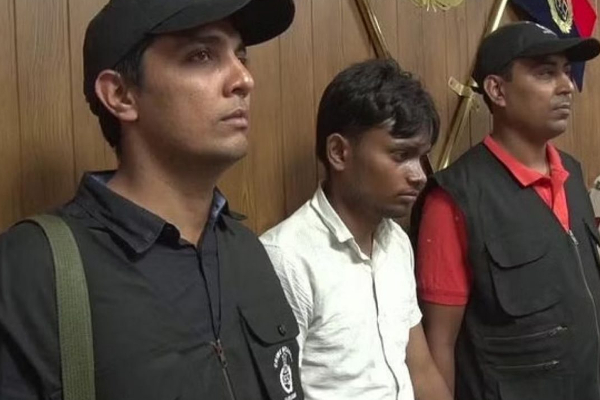 சூட்கேஸில் பயங்கர நிலையில் பெண்ணின் உடல் - கணவன் வெறிச்செயல்! | Womans Body Is Found Suitcase Husband Arrested