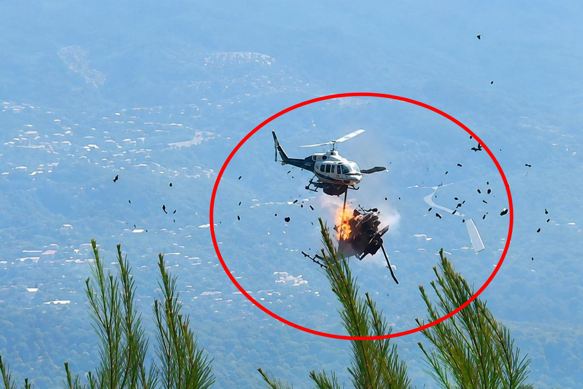 இரண்டு உலங்கு வானூர்திகள் மோதி விபத்து; இருவர் பலி! | Helicopter Collision In Greece Two Dead இரண்டு உலங்கு வானூர்திகள் மோதி விபத்து; இருவர் பலி! | Helicopter Collision In Greece Two Dead