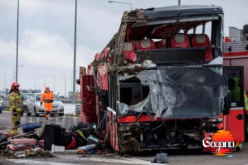 බස් රථයකට ප්‍රහාරයක්, 9 දෙනෙක් ජීවිතක්ෂයට(PHOTO)