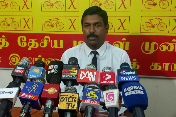 வாள்வெட்டு கும்பலுடன் தொடர்பில்லை - சுகாஸ் மறுப்பு | Sukas Has Said Nothing To Do With Surrendering