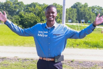 அமெரிக்காவில் வரலாறு படைத்த 18 வயது வாலிபர்!