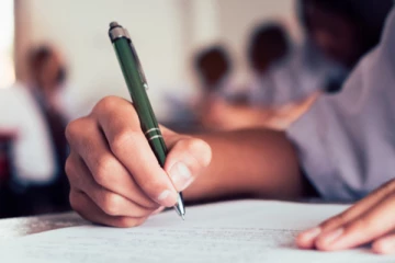 உயர்தர பரீட்சை எழுதும் மாணவர்களுக்கு இடையூறாக மாறியுள்ள ஆளும் கட்சி