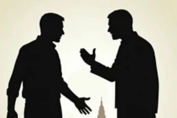 தந்தைக்கு இறுதிச்சடங்கு செய்ய உடலின் பாதியையாவது தர வேண்டும் சகோதரர் தகராறு