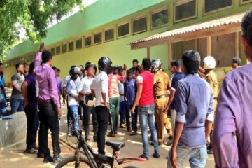 யாழ்.பல்கலையில் நினைவேந்தலில் கலந்து கொண்ட மாணவிகள் மீது தாக்குதல்