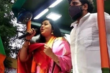 "மோடி நிறைய பேய்களுக்கு உதவினார்” நமீதா தமிழால் அலறும் மக்கள்