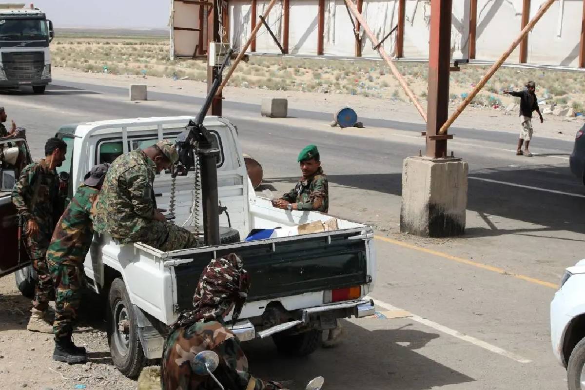 ஏமன் ஜனாதிபதி மாளிகை மீது ஹவுதிகள் ஏவுகணைத் தாக்குதல் | Houthi Strike Yemen Palace ஏமன் ஜனாதிபதி மாளிகை மீது ஹவுதிகள் ஏவுகணைத் தாக்குதல் | Houthi Strike Yemen Palace