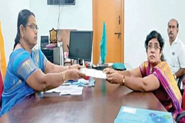 மணப்பாறை அதிமுக நகர்மன்ற தலைவர் ராஜினாமா - 55 ஆண்டுகளுக்கு கிடைத்த வாய்ப்பு நீடிக்காத பரிதாபம்..!