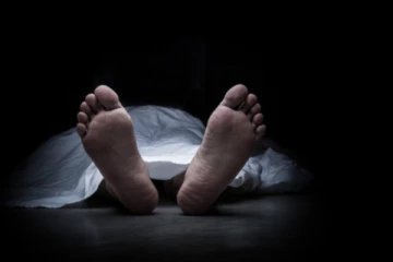 මියගිය දැරියක් රෝහලට ඇතුළත් කළ පලාගිය තරුණයෝ..