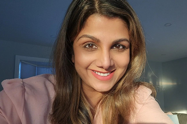 ரம்பா உயரத்துக்கு வளர்ந்த அவர் மகள்.. பள்ளியில் பட்டம் வாங்கிய அவரது வீடியோ | Actress Rambha Daughter Graduation Day Photos