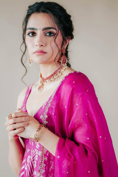 பிரமாண்ட பட்ஜெட் படத்தின் டப்பிங்கில் மிரட்டிய ருக்மிணி வசந்த்.. என்ன படம் தெரியுமா | Rukmini Vasanth Done Dubbing For Kantara Chapter 1