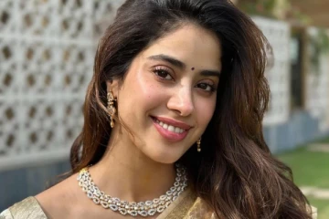 Boyfriend உடன் கோவிலுக்கு வந்த நடிகை ஜான்வி கபூர்.. வைரலாகும் புகைப்படம்..