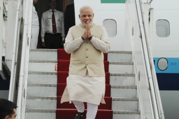 தத்தளிக்கும் இலங்கை! பலாலியில் தரையிறங்கும் நரேந்திர மோடி - யாழ்ப்பாணம் விரையவுள்ள மகிந்த