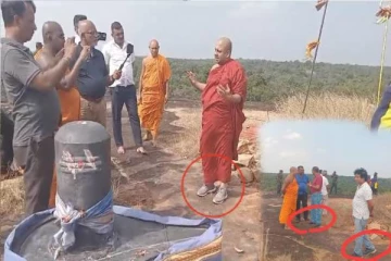 வெடுக்குநாறிமலை ஆலய வளாகத்திற்குள் பாதணிகளுடன் நுழைந்த பௌத்தபிக்குகள் உள்ளிட்ட குழு
