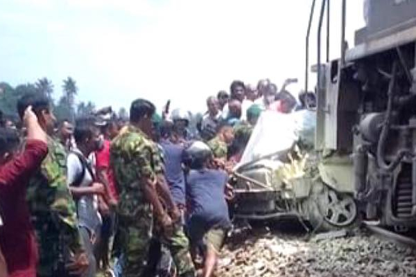 கோர விபத்தில் இருவர் உயிரிழப்பு | Train Car Accident Two People Died