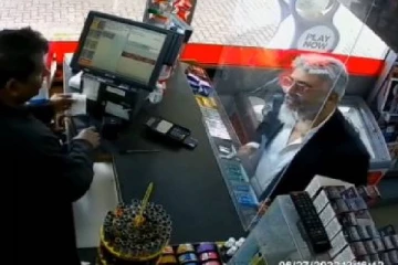 பொருட்கள் வாங்க சூப்பர் மார்க்கெட் சென்ற நடிகர் அஜித் - வைரலாகும் வீடியோ..!