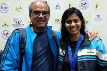 நடிகர் தலைவாசல் விஜய்யின் மகளா இவர்?- பிரபல கிரிக்கெட் வீரருடன் நடந்த நிச்சயதார்த்தம், இதோ ஜோடியின் போட்டோ