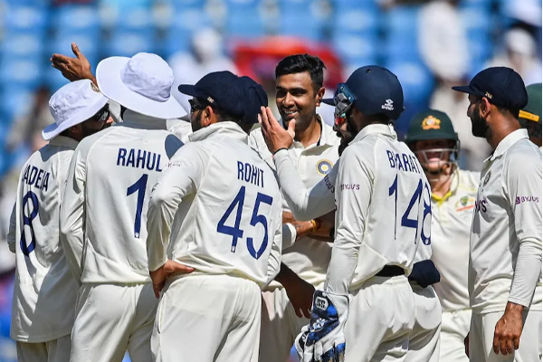 அஸ்வினால் பீதியடைந்த ஸ்மித் - வைரல் ஆகும் கோலியின் காணொளி | Aus Ind Test Viral Video Virat Kohli Aswin Bowling அஸ்வினால் பீதியடைந்த ஸ்மித் - வைரல் ஆகும் கோலியின் காணொளி | Aus Ind Test Viral Video Virat Kohli Aswin Bowling