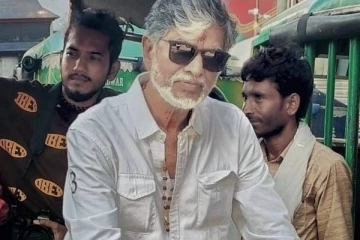 அஜித்துக்கு டஃப் கொடுக்கும் விஜய் அப்பா செய்த செயல்.. வைரலாகும் புகைப்படம்..