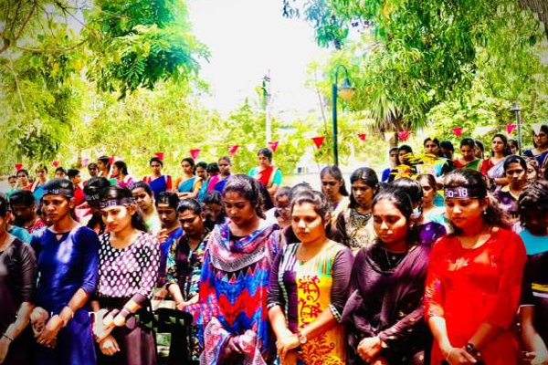 கல்லடியில் மாணவர்களின் பங்கேற்புடன் இடம்பெற்ற முள்ளிவாய்க்கால் நினைவேந்தல்! | Mullivaikkal Remembrance Day Students Kallady