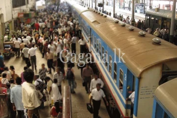 නැවතුනු දුම්රිය ධාවනය අද හවසට යළි ක්‍රියාත්මක වෙයිද? - මෙන්න දැන් ලැබුණු ආරංචිය.