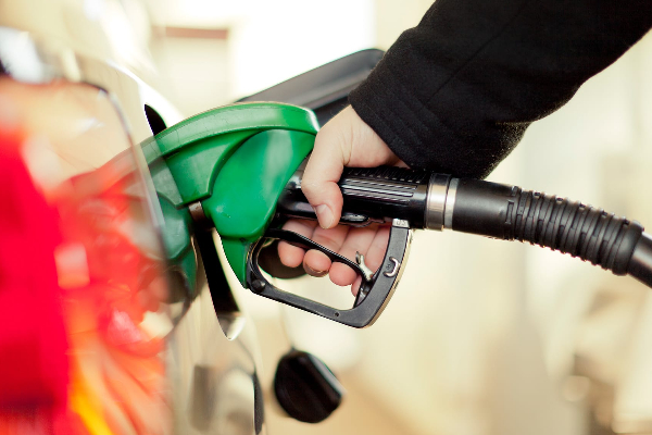 வரும் வாரங்களில் எரிபொருட்களின் விலைகள் குறையலாம்! | Fuel Prices May Drop In Coming Weeks
