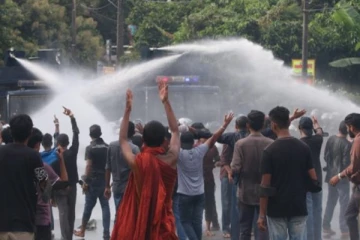 கொழும்பில் ஆர்ப்பாட்டத்தில் ஈடுபட்டோர் மீது நீர்த்தாரை பிரயோகம்