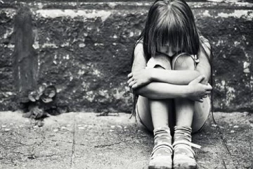 தேயிலை தோட்டத்தில் கால்களை கட்டி 2 நாட்களாக சிறுமி பலாத்காரம் : வெளியான பகீர் சம்பவம்