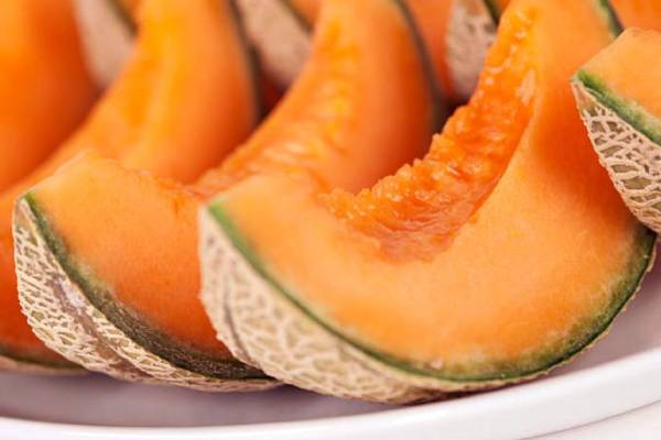 உலகின் மிகவும் ஆடம்பரமான பழம் - ஒரு பழத்தின் விலை இத்தனை ஆயிரமா? | The Most Luxurious Fruit In The World Price Detail