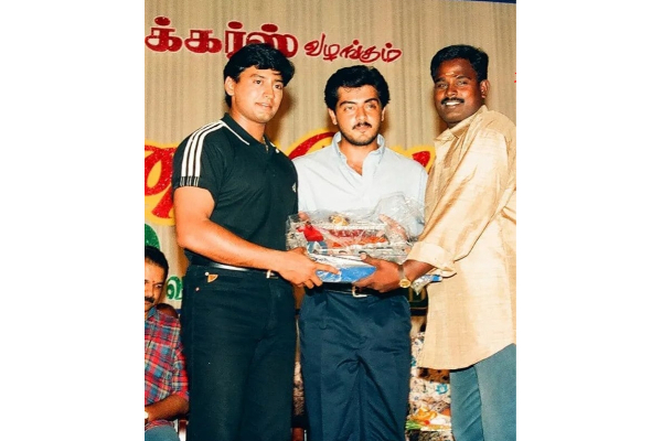 பிரபல நடிகர்களின் திரைப்பட விழாவில் கலந்து கொண்ட தல அஜித், அன்ஸீன் புகைப்படம் இதோ.. | Thala Ajith And Prashanth