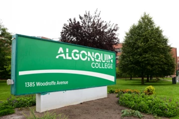 கனடிய பல்கலைக்கழகங்களில் ஆட்குறைப்பு