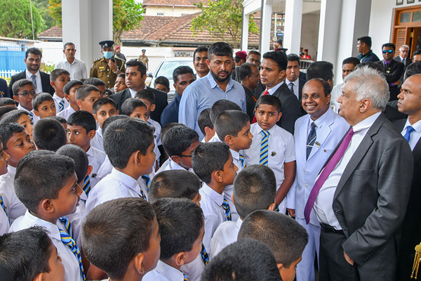 அனைத்துத் துறைகளையும் நவீனமயமாக்கி நாட்டை முன்னோக்கி கொண்டு செல்வதே எனது எதிர்பார்ப்பு - ரணில் விக்ரமசிங்க | Strengthen The Economy Of The Sri Lanka Ranil