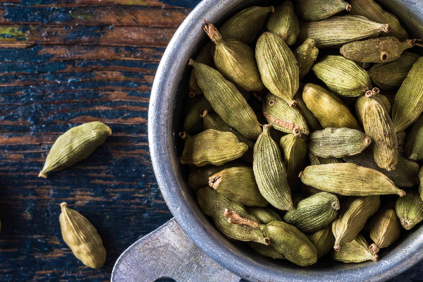 எடையை இரு மடங்கா குறைக்க இதை குடிச்சாலே போதுமாம்! ஒரே வாரத்தில் அதிசயம் நடக்கும் | How Cardamom Water Can Help Weight Loss