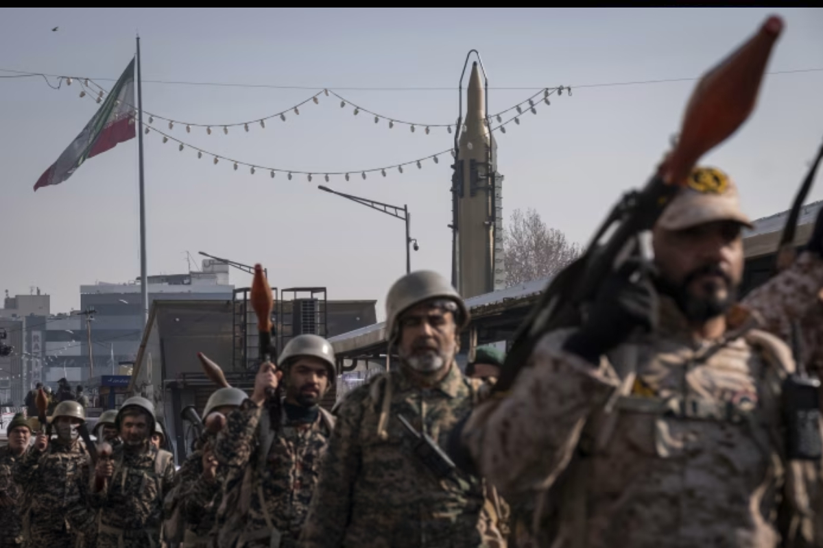 முடிந்தால் செய்யுங்கள் பார்க்கலாம் : ட்ரம்பிற்கு ஈரானின் புரட்சிகர காவல்படை சவால் | Irans Revolutionary Guards Challenge Trump