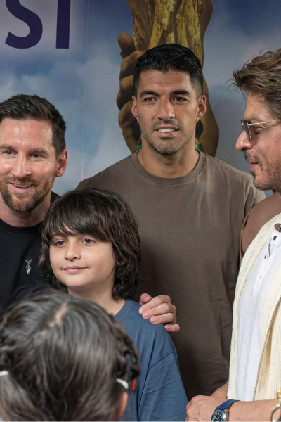 இந்தியா வந்த Football Player மெஸ்ஸியை தனது மகனுடன் சந்தித்த பாலிவுட் நடிகர் ஷாருக்கான்... வைரலாகும் போட்டோ | Shahrukh Khan Met Football Player Messi With Son இந்தியா வந்த Football Player மெஸ்ஸியை தனது மகனுடன் சந்தித்த பாலிவுட் நடிகர் ஷாருக்கான்... வைரலாகும் போட்டோ | Shahrukh Khan Met Football Player Messi With Son