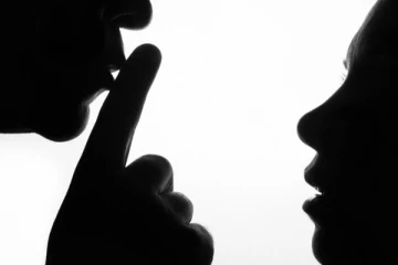 பாலியல் தொல்லையால் 12ஆம் வகுப்பு மாணவி   கடிதம் எழுதி வைத்துவிட்டு துாக்கிட்டு தற்கொலை