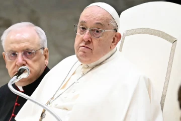 போப் பிரான்சிஸ் தவறி விழுந்ததில் காயம்