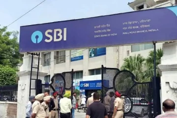 மக்களே ஜாக்கிரதை..account இல் இருந்து எடுக்கப்படும் ரூ.295- அதிகரிக்கும் குற்றசாட்டு!