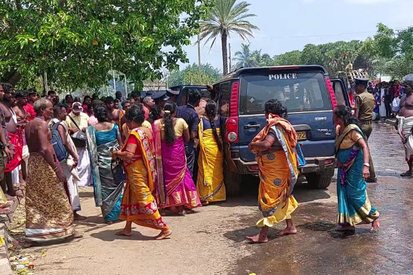 வற்றாப்பளை பொங்கல் நிகழ்விற்காக வந்திருந்த தமிழ் தேசிய மக்கள் முன்னணியின் உறுப்பினர் கைது! (படங்கள் ) | Thaiyitti Jaffna Issue Politician Arrested
