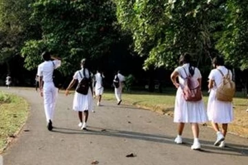 தான் கற்பித்த பாடசாலையிலேயே மாணவர்களுக்குரிய பொருட்களை திருடிய ஆசிரியர் கைது