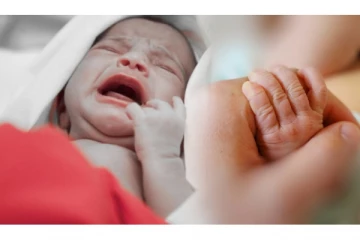 குளுக்கோஸ் ஒயருக்கு பதிலாக பச்சிள குழந்தையின் விரலை துண்டித்த செவிலியர்கள்! அதிர்ச்சி சம்பவம்