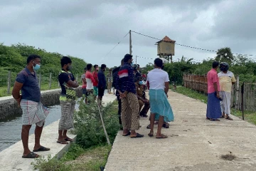 நீரில் மிதந்து வந்த இளம் பெண்ணின் சடலம்!