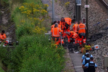 ஒலிம்பிக் துவங்கும் நேரத்தில் பிரான்சில் குழப்பம்: ரயில் பாதைகளுக்கு தீவைப்பு, வெடிகுண்டு மிரட்டல்