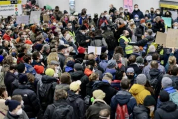 கொத்து கொத்தாக அதிகரிக்கும் அகதிகளின் எண்ணிக்கை