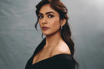 அப்பா வயது நடிகருடன் அப்படி நடிக்க வெச்சாங்க.. நடிகை மிருனாள் தாகூர் கடும் கோபம்