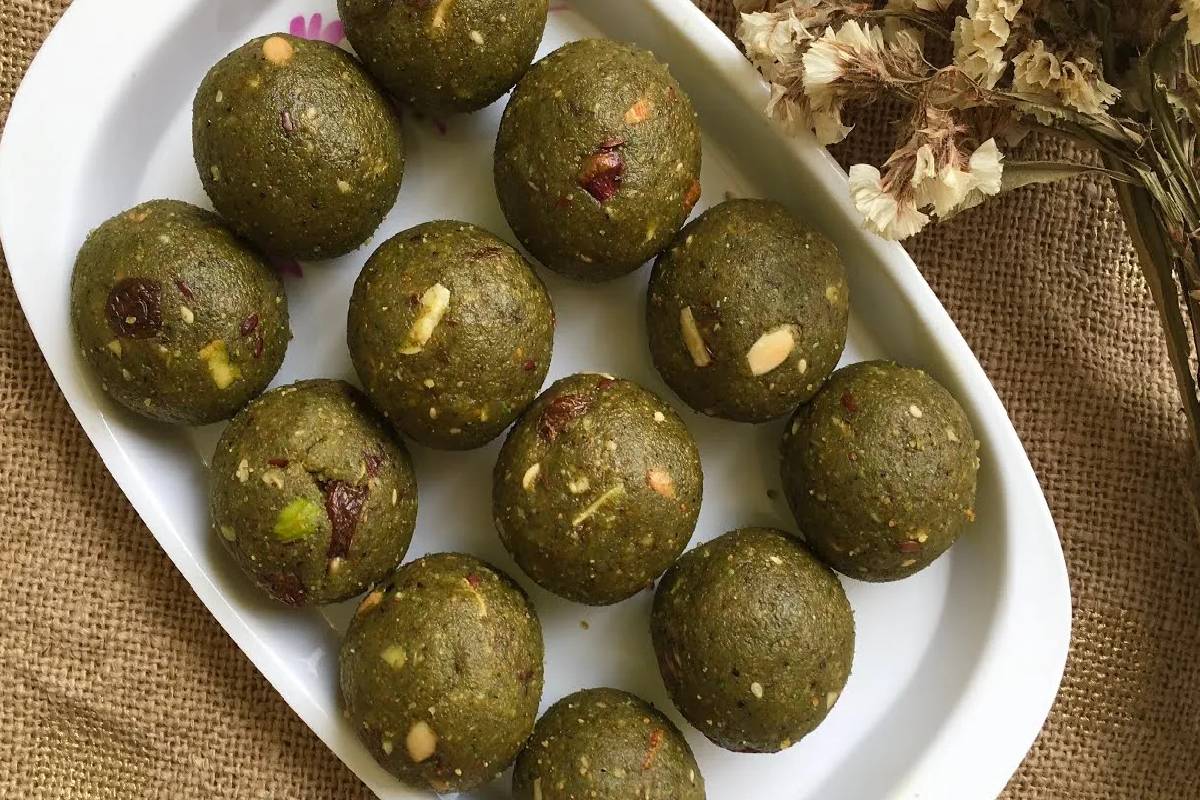 கோடையில் சோர்வை போக்கும் பாசிப்பயறு லட்டு -இதை சேர்த்து செய்து பாருங்க | How To Make Green Gram Laddu Summer Special