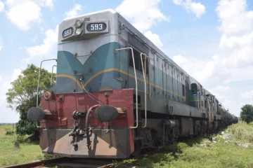 எரிபொருட்களை ஏற்றி வந்த புகையிரத்தில் ஏற்பட்ட தீ! (Photos)