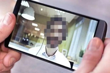 வெளிநாட்டில் உள்ள மனைவியை காணொளியில் அச்சுறுத்திய கணவர்