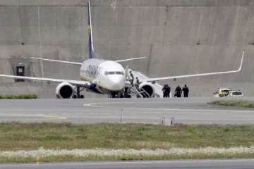 பிரித்தானியாவிற்கு சென்ற விமானத்திற்கு வெடிகுண்டு மிரட்டல்!