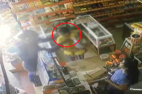 கர்ப்பிணி பெண்ணிடம் கொள்ளை அடித்த முகமூடி அணிந்த நபர்..! | Cctv Police Investigated The Robbery Incident