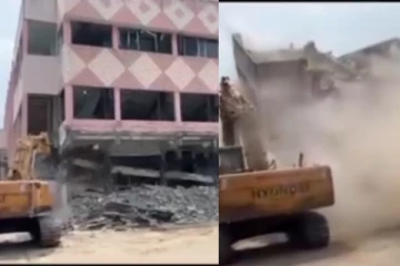 இடிக்கப்பட்ட உதயம் தியேட்டர்.. நொறுங்கி விழும் கடைசி காட்சி